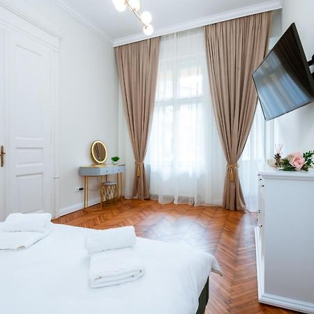 Apartament De Lux Central, P-Ta Matei Corvin Cluj-Napoca Extérieur photo